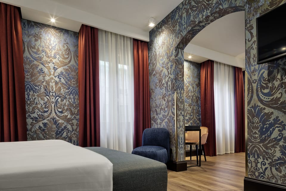 Quadruple Room | Minibar, in-room safe, desk, blackout drapes
