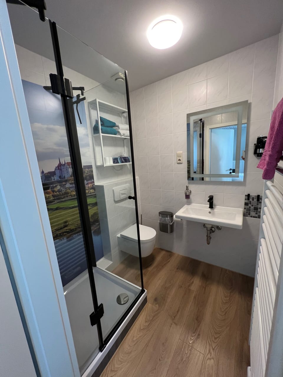 Superior Double Room | Bathroom | Shower, free toiletries, hair dryer, towels