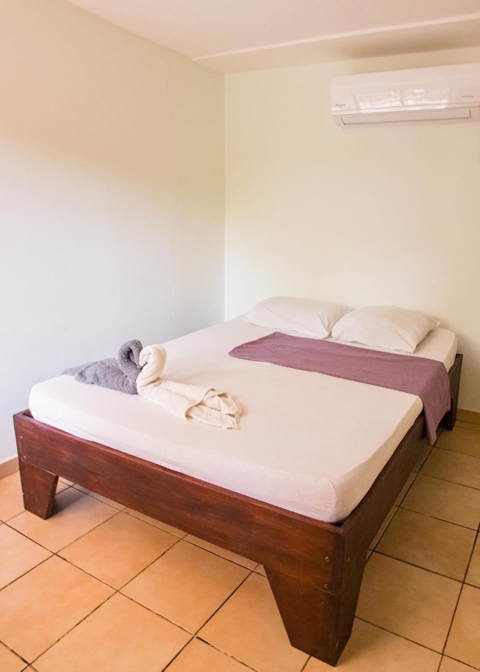 Free WiFi, bed sheets