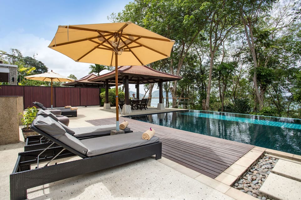 Outdoor pool, pool umbrellas, sun loungers