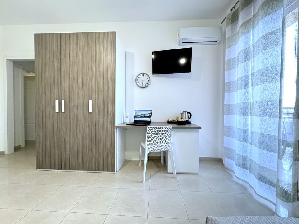 Deluxe Quadruple Room, Non Smoking | Desk, blackout drapes, cribs (free), WiFi (free)