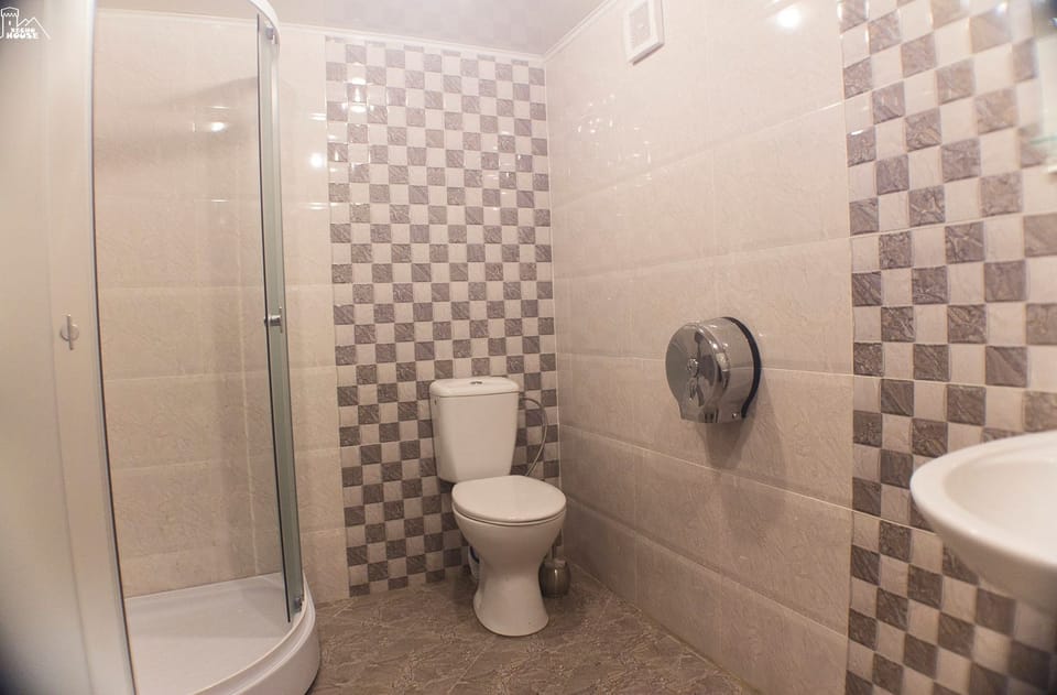Basic Double or Twin Room, Mountain View | Bathroom | Combined shower/tub, free toiletries, hair dryer, slippers