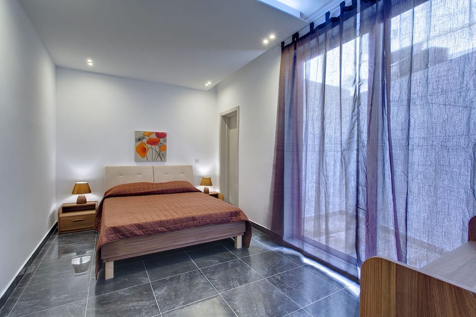Luxury Apt Prime Location, Sliema Apartment in Sliema