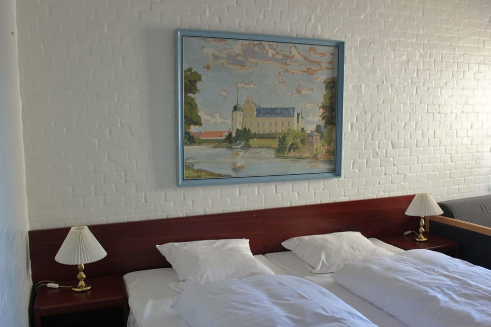 Standard Double Room, 2 Twin Beds, Accessible, Sea View | 1 bedroom, individually decorated, individually furnished, desk