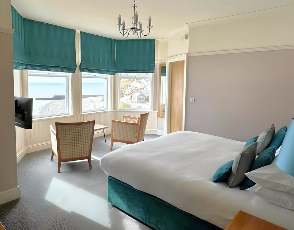 Executive Double or Twin Room | Desk, free WiFi, bed sheets