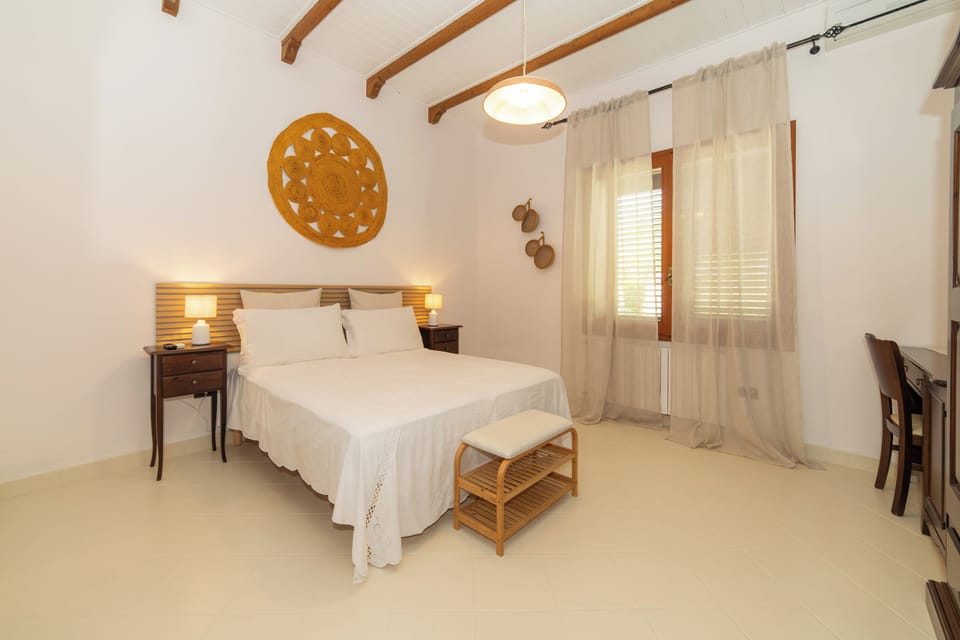 Superior Double Room, Ensuite, Garden View | Minibar, desk, free cribs/infant beds, free WiFi