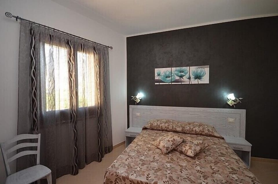 Double or Twin Room | Desk, cribs/infant beds, free WiFi, bed sheets