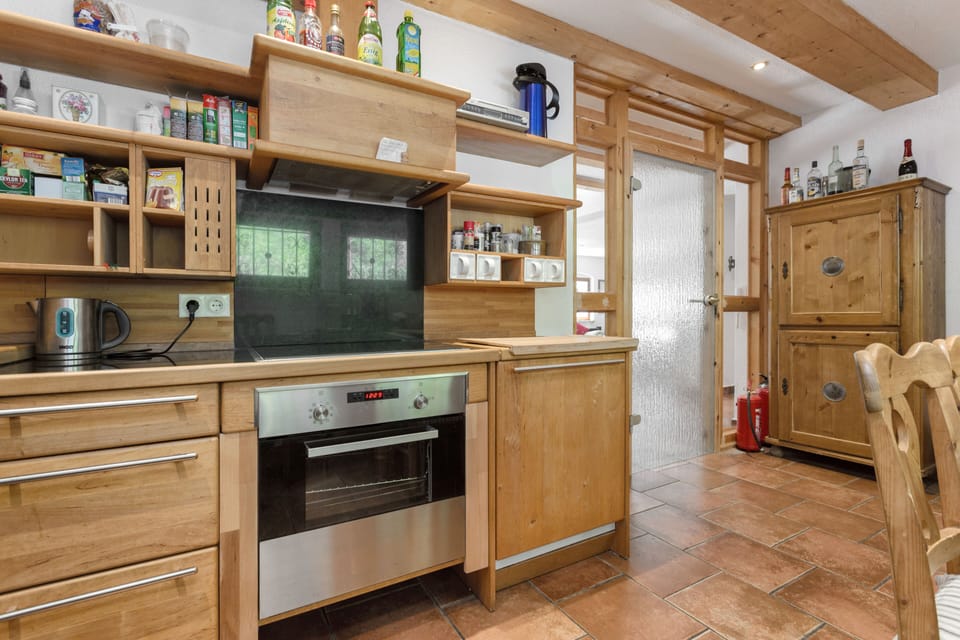 Family Townhome | Shared kitchen | Full-size fridge, microwave, oven, stovetop