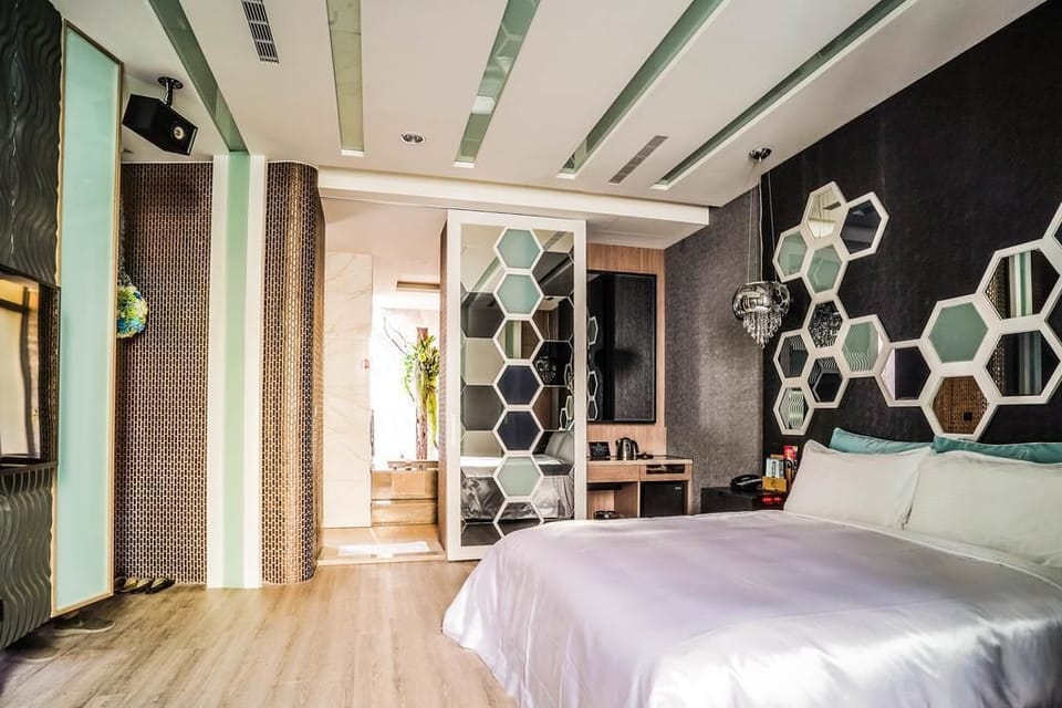 Deluxe Double Room | Individually decorated, individually furnished, desk, blackout drapes