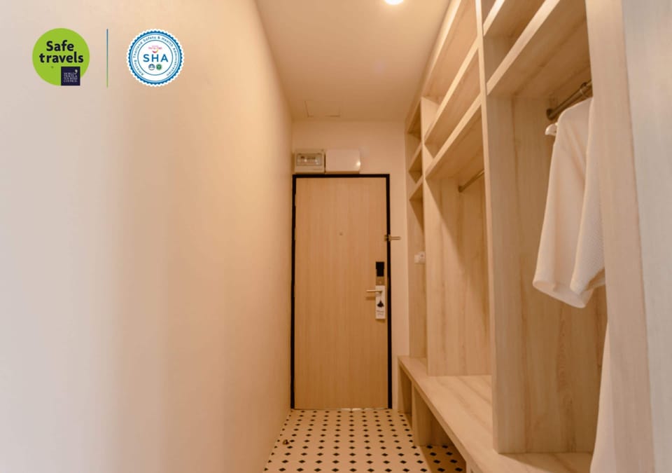 Deluxe Double Room, City View | In-room safe, desk, blackout drapes, free WiFi