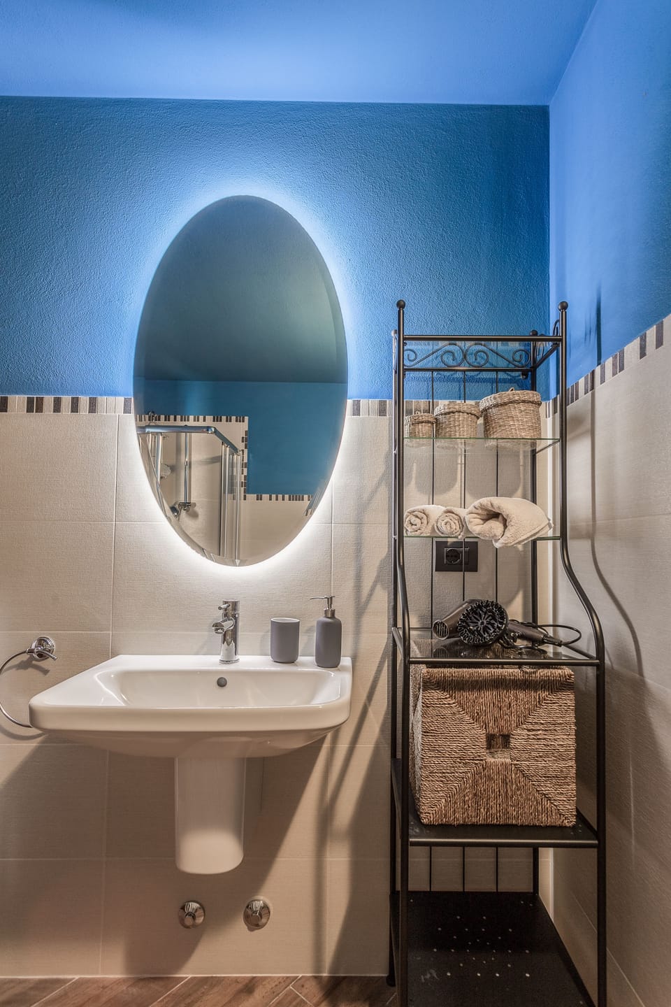 Deluxe Double Room, City View (Porta Tagliata) | Bathroom | Shower, free toiletries, hair dryer, bidet