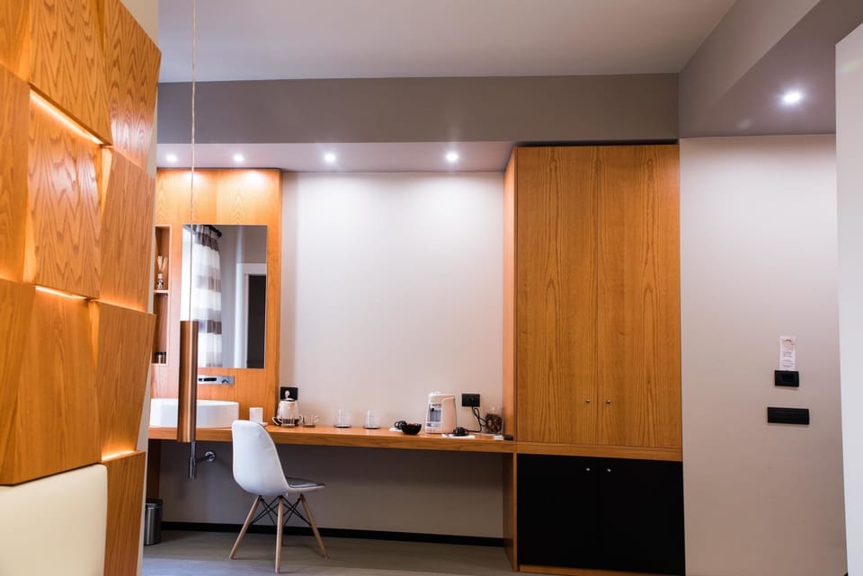 Superior Room, 1 King Bed, Non Smoking | Room amenity