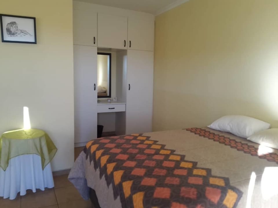 Family Room, Non Smoking | Blackout drapes, bed sheets