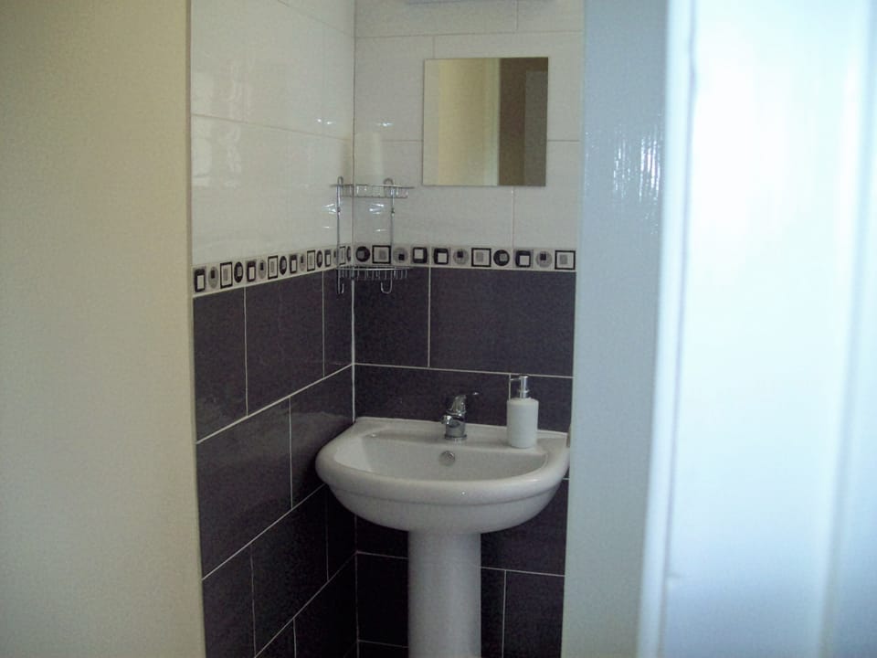 Comfort Double Room, 1 Double Bed, Non Smoking, Mountain View | Bathroom sink