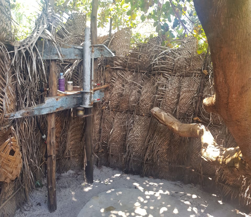 Deluxe Tree House | Bathroom | Towels, soap, toilet paper
