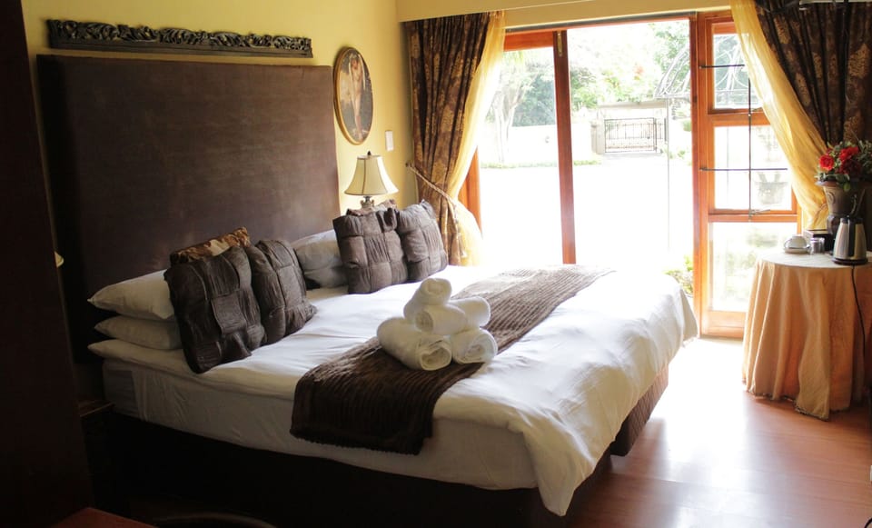 Classic Double Room | Individually decorated, desk, blackout drapes, free WiFi