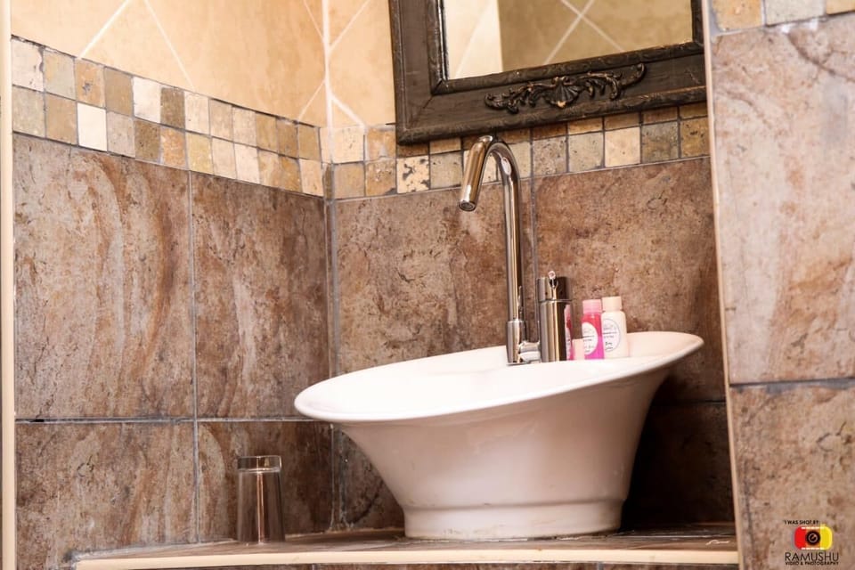 Bathroom sink