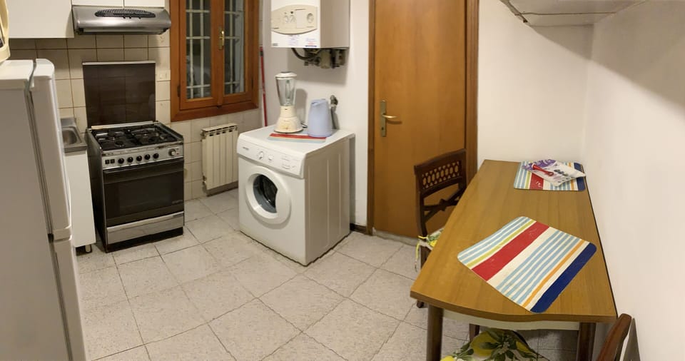 Oven, stovetop, electric kettle, cookware/dishes/utensils