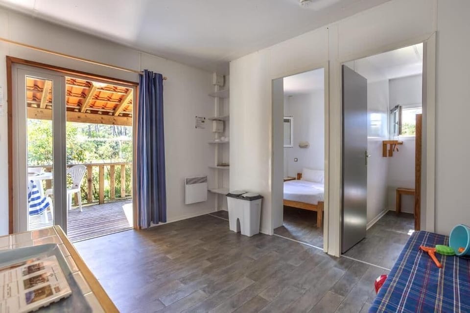2 bedrooms, cribs (free), bed sheets