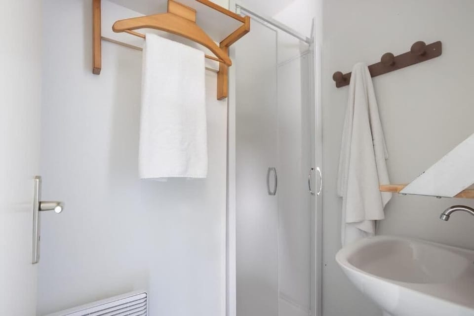 Shower, hair dryer (on request)