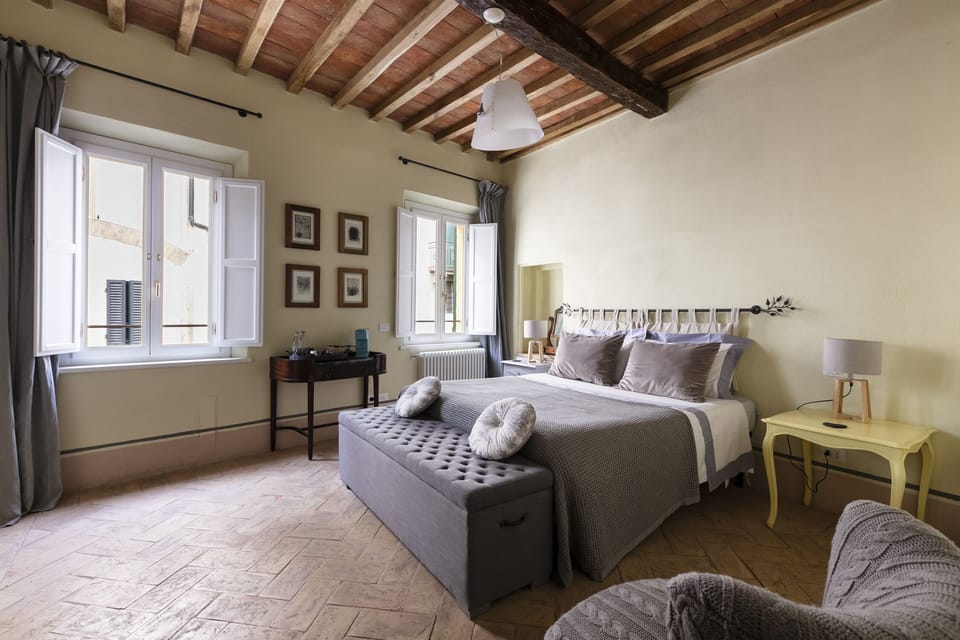 Classic Double Room | Desk, blackout drapes, iron/ironing board, free WiFi