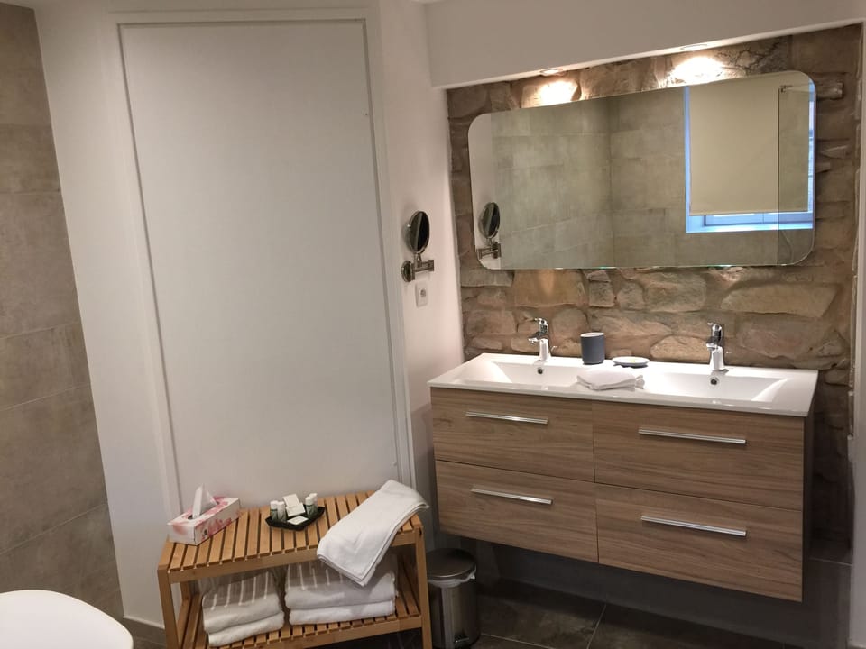 Suite, 1 Queen Bed, Non Smoking | Bathroom sink