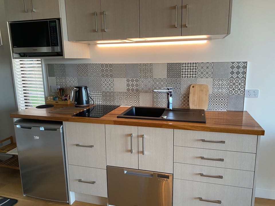 Studio 2 - Island View | Private kitchen | Coffee/tea maker, fridge, microwave, stovetop