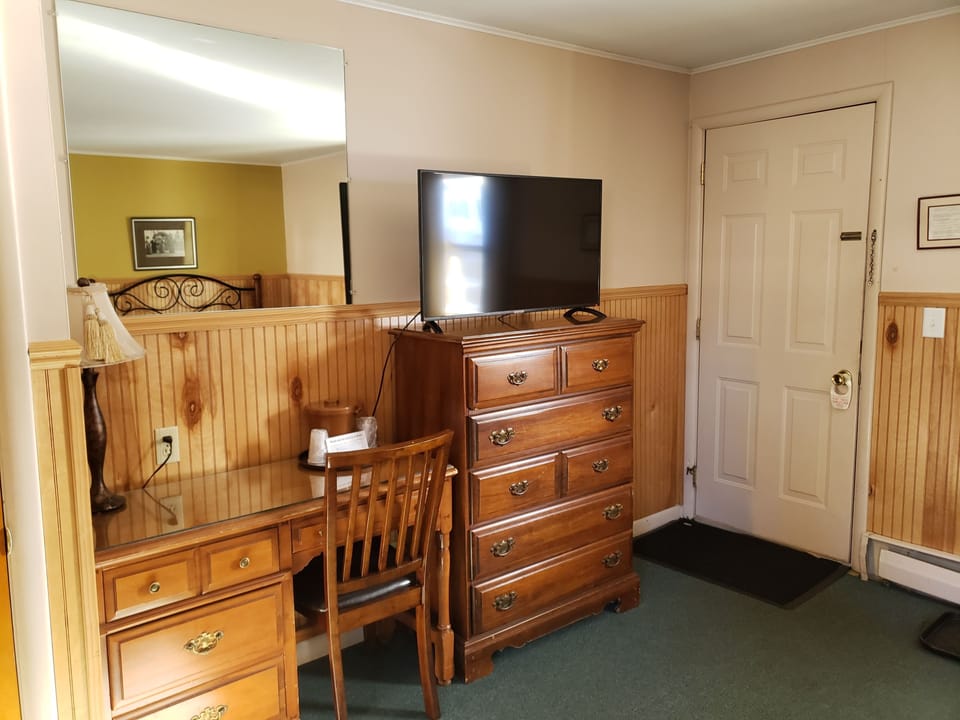 Basic Room, Multiple Beds, Kitchenette | Individually decorated, iron/ironing board, free cribs/infant beds