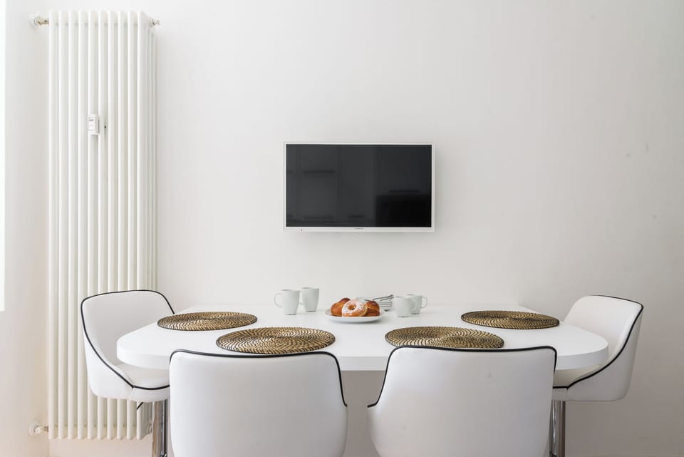 Apartment, 3 Bedrooms | Private kitchen | Fridge, oven, stovetop, cookware/dishes/utensils
