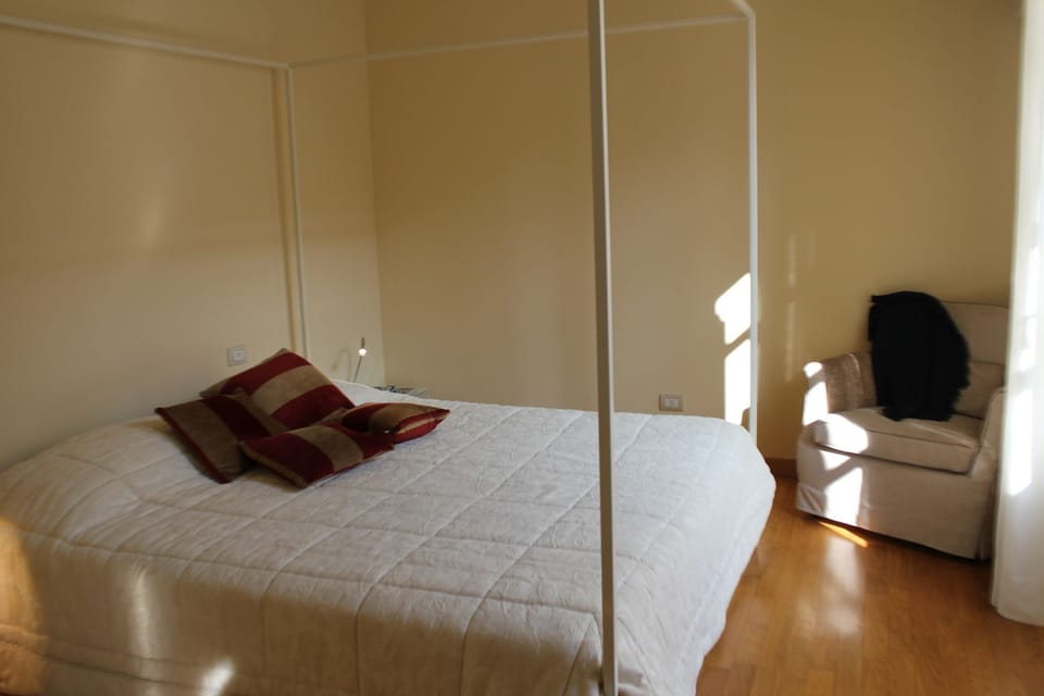 Apartment, 1 Bedroom | Premium bedding, down comforters, desk, iron/ironing board
