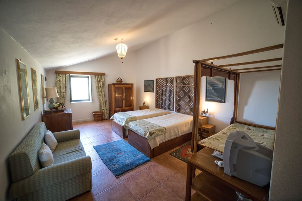 Standard Double Room | Minibar, in-room safe, free cribs/infant beds, rollaway beds