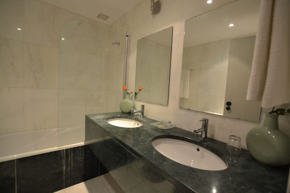 Standard Double Room | Bathroom sink