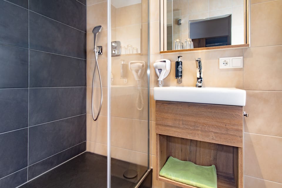 Shower, free toiletries, hair dryer, towels