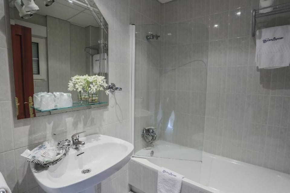 Combined shower/tub, free toiletries, hair dryer, slippers