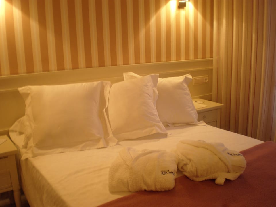 In-room safe, desk, cribs/infant beds, rollaway beds