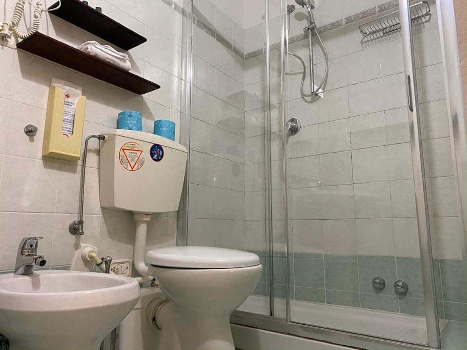 Shower, rainfall showerhead, free toiletries, hair dryer