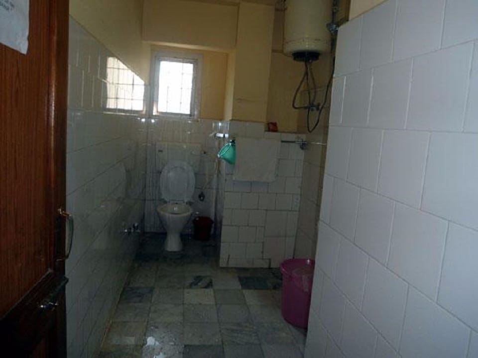 Standard Room, 2 Twin Beds, Non Smoking | Bathroom | Shower