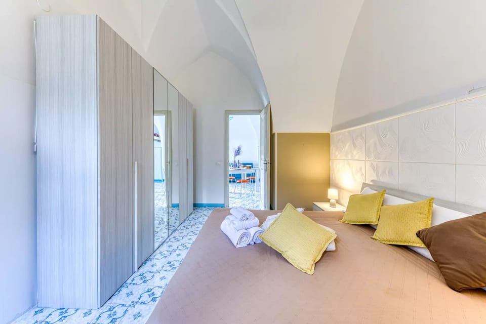 Apartment | In-room safe, desk, blackout drapes, soundproofing