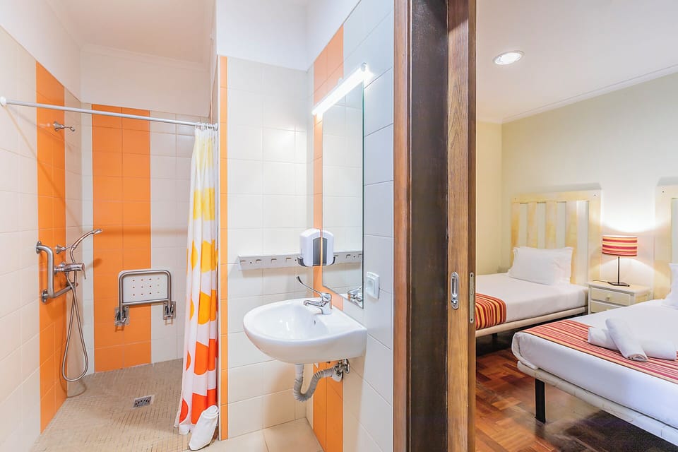 Double Room, Accessible, Private Bathroom | Bathroom | Shower