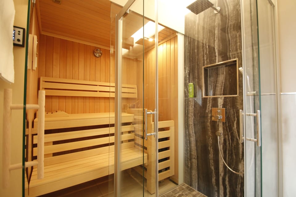 Apartment, 1 King Bed with Sofa bed, Non Smoking, Park View | Bathroom | Shower, bathrobes, slippers, towels