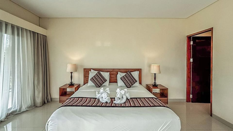In-room safe, desk, soundproofing, free WiFi