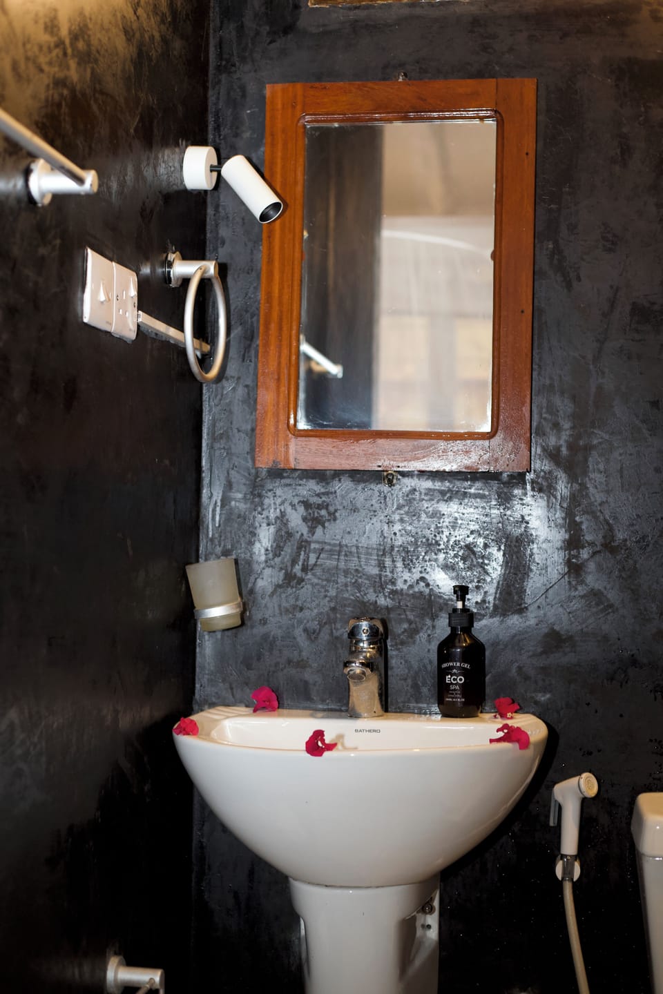 Superior Double Room | Iron/ironing board (on request), WiFi (free), bed sheets