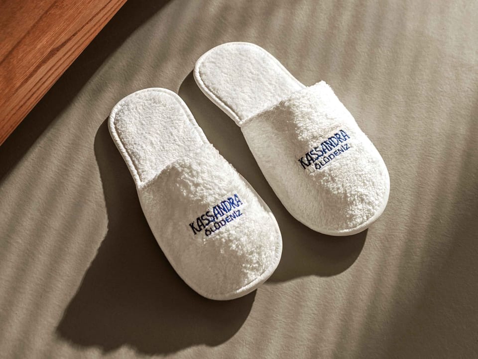 Premium bedding, Tempur-Pedic beds, minibar, in-room safe