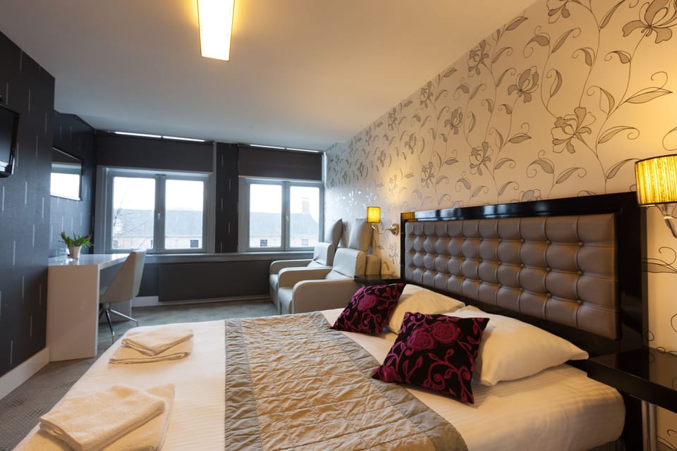 Standard Room, 1 Double Bed | In-room safe, desk, iron/ironing board, free WiFi