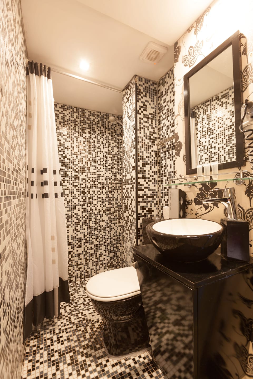 Basic Room, 1 Double Bed, Private Bathroom | Bathroom | Hair dryer, towels