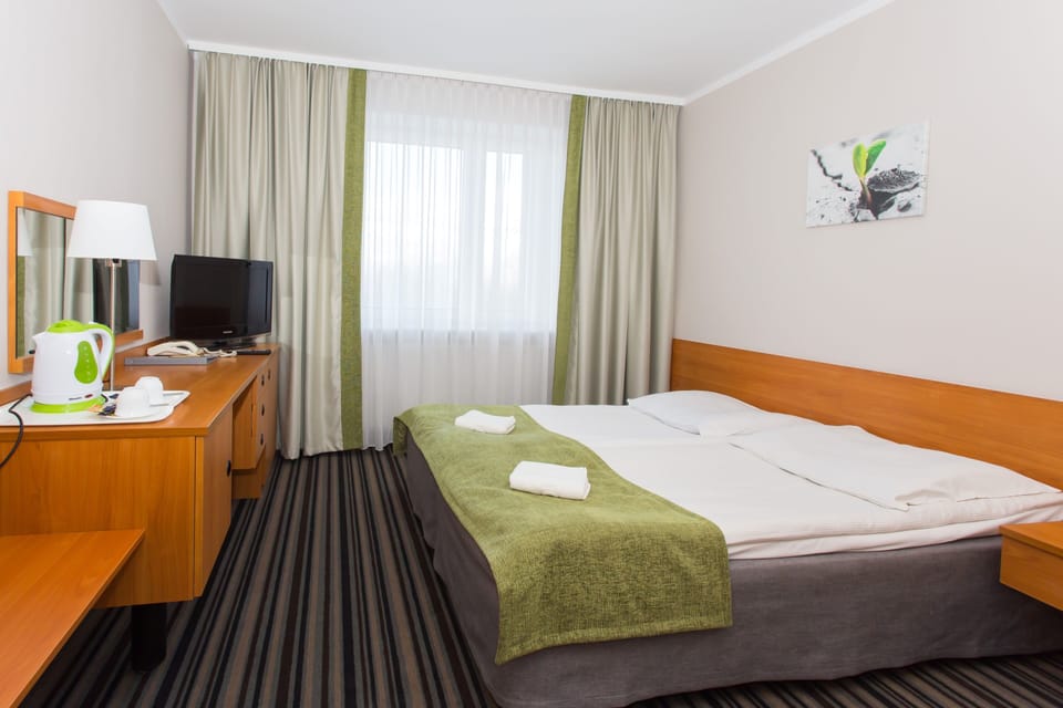 Deluxe Room | Desk, blackout drapes, iron/ironing board (on request), WiFi (free)