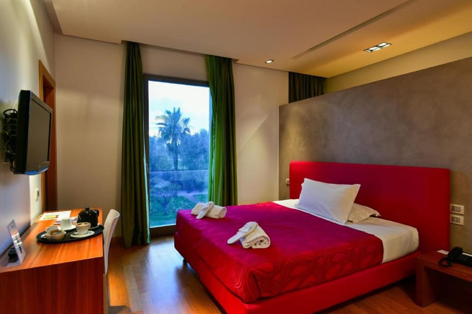 Standard Double or Twin Room | Hypo-allergenic bedding, minibar, in-room safe, desk