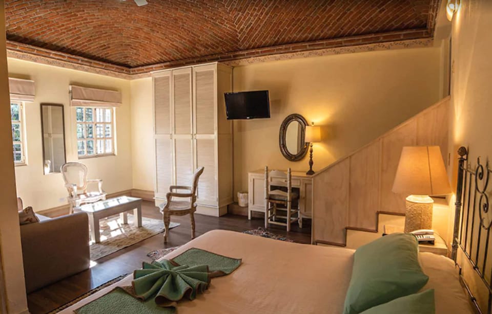 Room (Bugambilia) | In-room safe, individually decorated, individually furnished