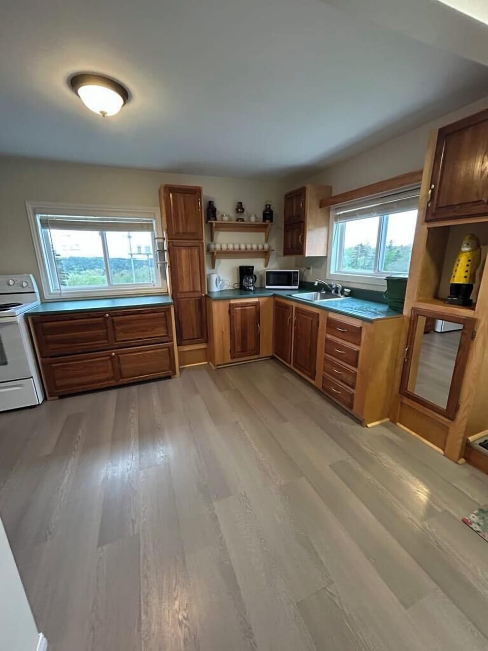Standard Apartment | Private kitchen | Full-size fridge, microwave, oven, stovetop