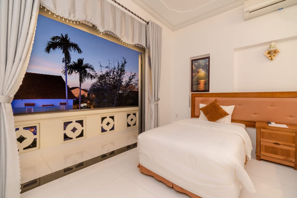 Standard Twin Room, 1 Bedroom, Balcony, Pool View | Terrace/patio